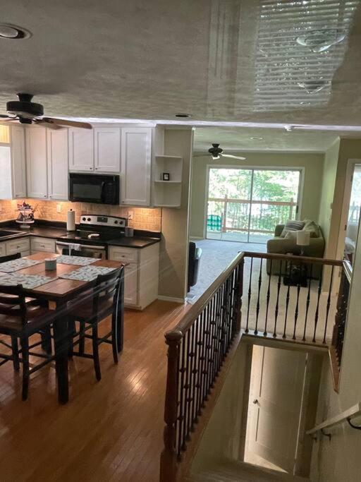Вилла Cozy, Lake Lanier Property With Amazing Views Доусонвилл Экстерьер фото