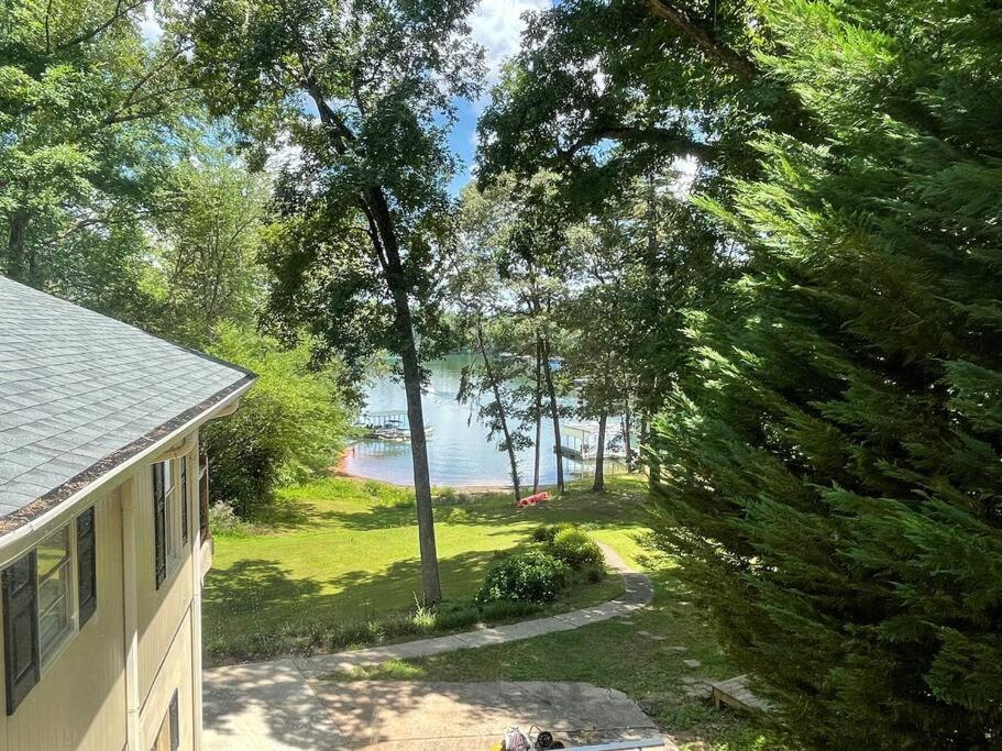 Вилла Cozy, Lake Lanier Property With Amazing Views Доусонвилл Экстерьер фото