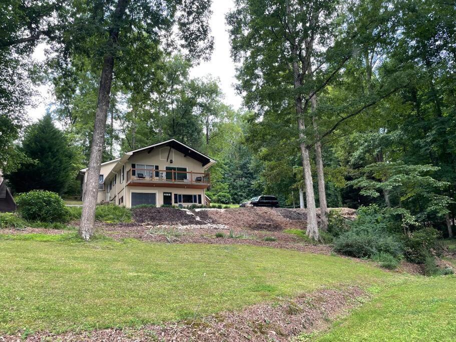 Вилла Cozy, Lake Lanier Property With Amazing Views Доусонвилл Экстерьер фото