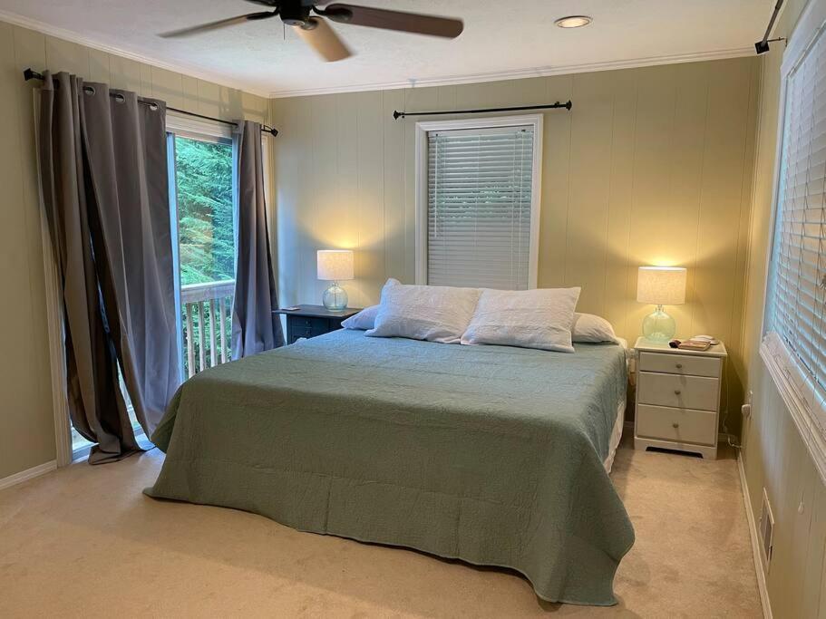 Вилла Cozy, Lake Lanier Property With Amazing Views Доусонвилл Экстерьер фото
