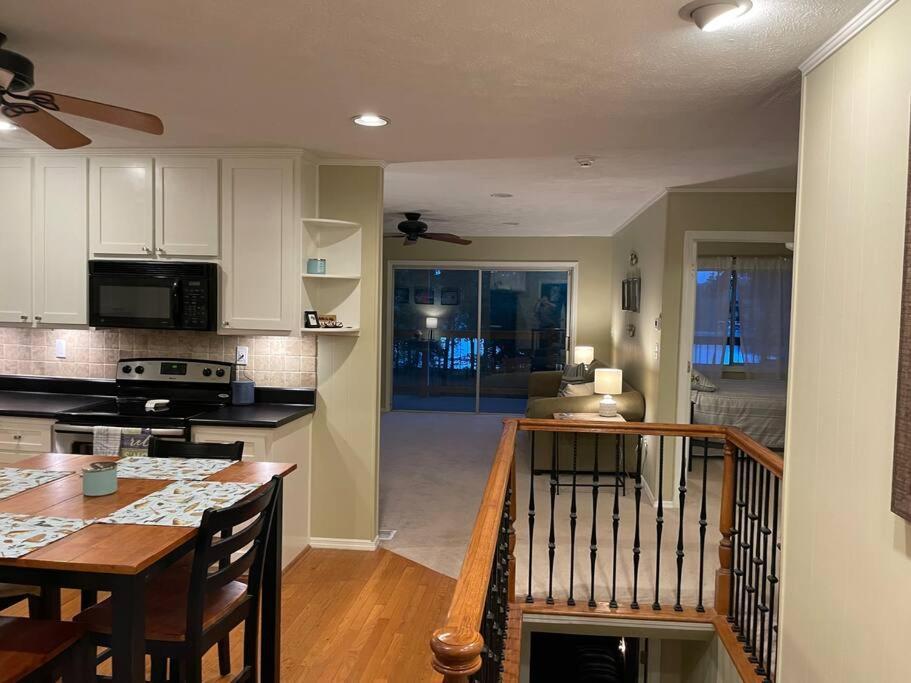 Вилла Cozy, Lake Lanier Property With Amazing Views Доусонвилл Экстерьер фото