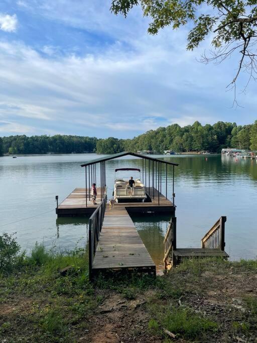 Вилла Cozy, Lake Lanier Property With Amazing Views Доусонвилл Экстерьер фото